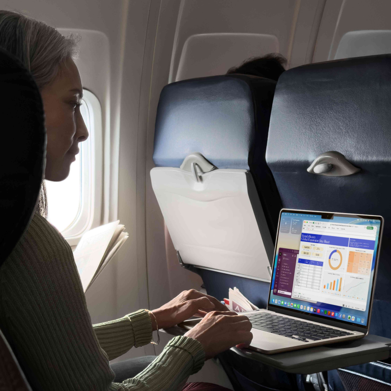 На фото изображено Apple MacBook Air 15" (M5, 10C / 10C, 2026) 16 ГБ, 512 ГБ SSD, Полуночный черный