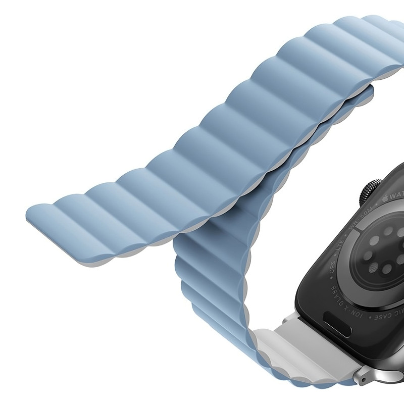 На фото изображено Ремешок силиконовый двусторонний Uniq для Apple Watch (40,41,42 мм), белый-голубой