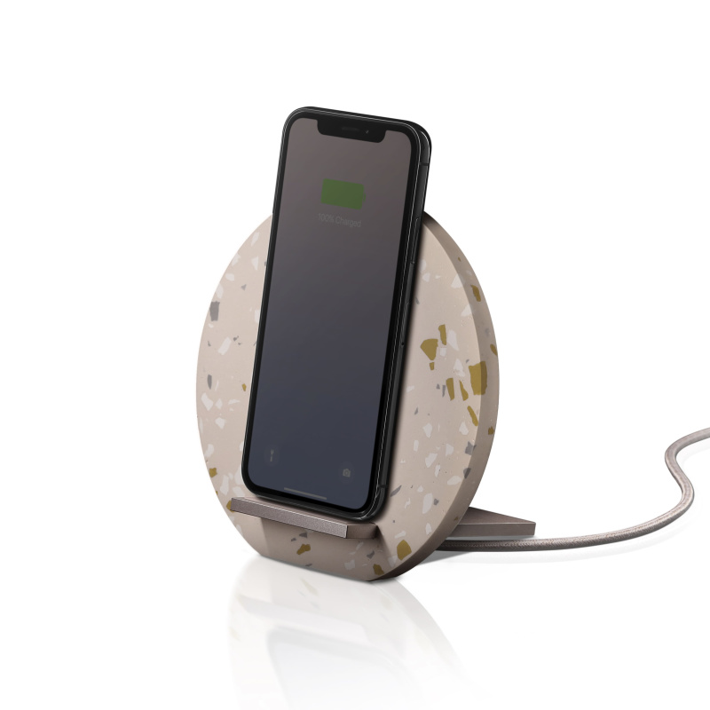 Фото Беспроводное зарядное устройство Native Union Dock Wireless Terrazzo, с подставкой, розовый На фото изображено Беспроводное зарядное устройство Native Union Dock Wireless Terrazzo, с подставкой, розовый